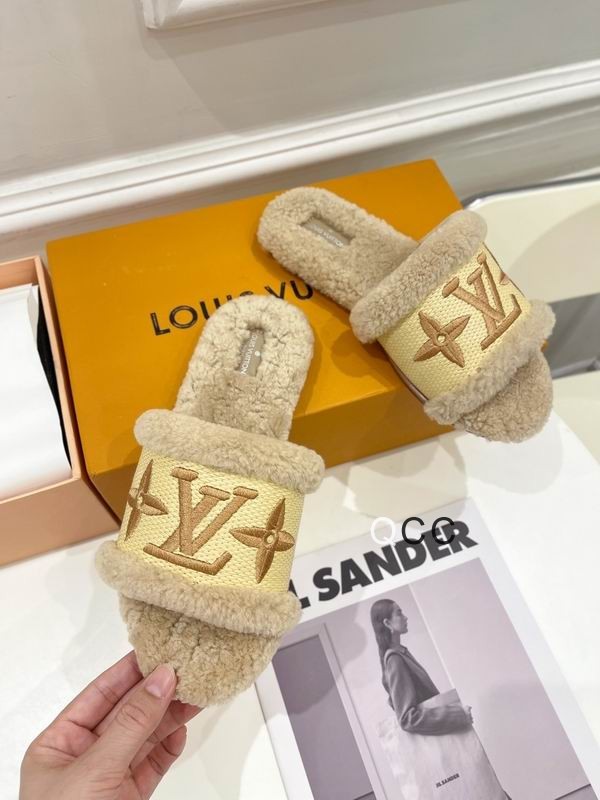 LV Women's Slippers 114